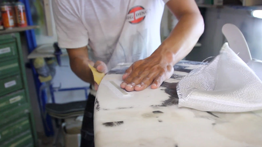 Surfboard Reparatur Anleitung: Surfbrett selbst reparieren Schritt für Schritt